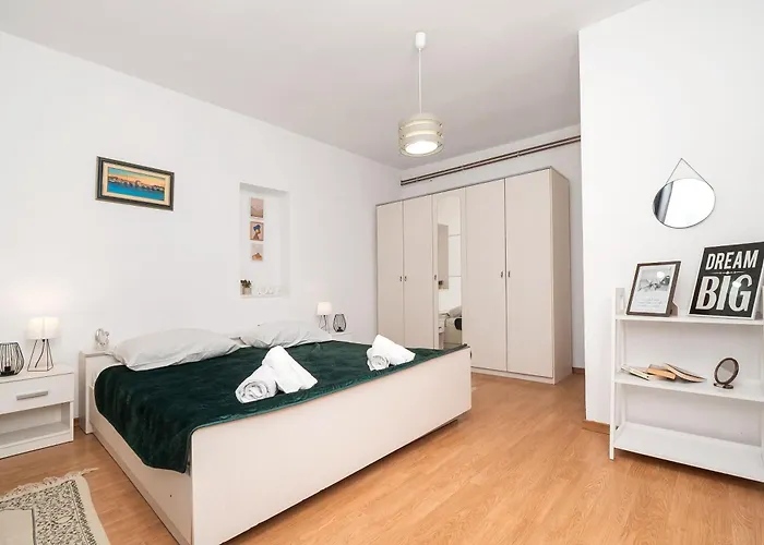 Biser Mora * Rogoznica (Sibenik-Knin)